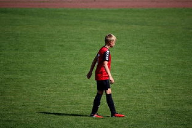 乐鱼官方-俱乐部青训选拔日活动吸引众多有潜力少年参与，足球青训俱乐部招生宣传